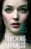 Portada de TOUCHING DARKNESS (MIDNIGHTERS)