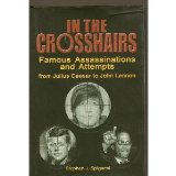 Portada de IN THE CROSSHAIRS: FAMOUS ASSASSINATIONS AND ATTEMPTS FROM JULIUS CAESAR TO J...
