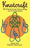 Portada de KNOTCRAFT: THE PRACTICAL AND ENTERTAINING ART OF TYING KNOTS (DOVER CRAFT BOOKS) BY ALLAN MACFARLAN (1983-09-01)