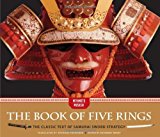 Portada de THE BOOK OF FIVE RINGS: THE CLASSIC TEXT OF SAMURAI SWORD STRATEGY BY MIYAMOTO MUSASHI (2014-03-04)