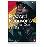 Portada de [(ANOTHER DAY OF LIFE)] [ BY (AUTHOR) RYSZARD KAPUSCINSKI, TRANSLATED BY WILLIAM BRAND, TRANSLATED BY KATARZYNA MROCKOWSKA-BRAND ] [MAY, 2010]