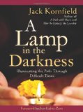 Portada de A LAMP IN THE DARKNESS: ILLUMINATING THE PATH THROUGH DIFFICULT TIMES [HARDCOVER] [2011] (AUTHOR) JACK KORNFIELD