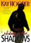 Portada de [HIDING IN THE SHADOWS] [BY: KAY HOOPER]