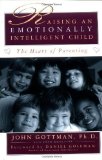 Portada de RAISING AN EMOTIONALLY INTELLIGENT CHILD THE HEART OF PARENTING BY JOHN GOTTMAN, PH.D., JOAN DECLAIRE (1998) PAPERBACK