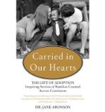 Portada de [(CARRIED IN OUR HEARTS: THE GIFT OF ADOPTION: INSPIRING STORIES OF FAMILIES CREATED ACROSS CONTINENTS)] [ BY (AUTHOR) JANE ARONSON ] [JANUARY, 2015]