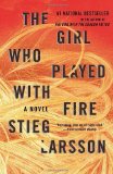 Portada de THE GIRL WHO PLAYED WITH FIRE: BOOK 2 OF THE MILLENNIUM TRILOGY BY STIEG LARSSON (2010) PAPERBACK