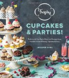 Portada de TROPHY CUPCAKES AND PARTIES! BY JENNIFER SHEA PHOTOGRAPHED BY RINA JORDAN (2013) HARDCOVER