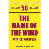 Portada de THE NAME OF THE WIND: THE KINGKILLER CHONICLE: BOOK 1 (GOLLANCZ 50) BY PATRICK ROTHFUSS (2011) PAPERBACK