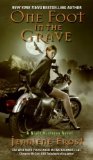 Portada de (ONE FOOT IN THE GRAVE) BY FROST, JEANIENE (AUTHOR) MASS MARKET PAPERBACK ON (04 , 2008)